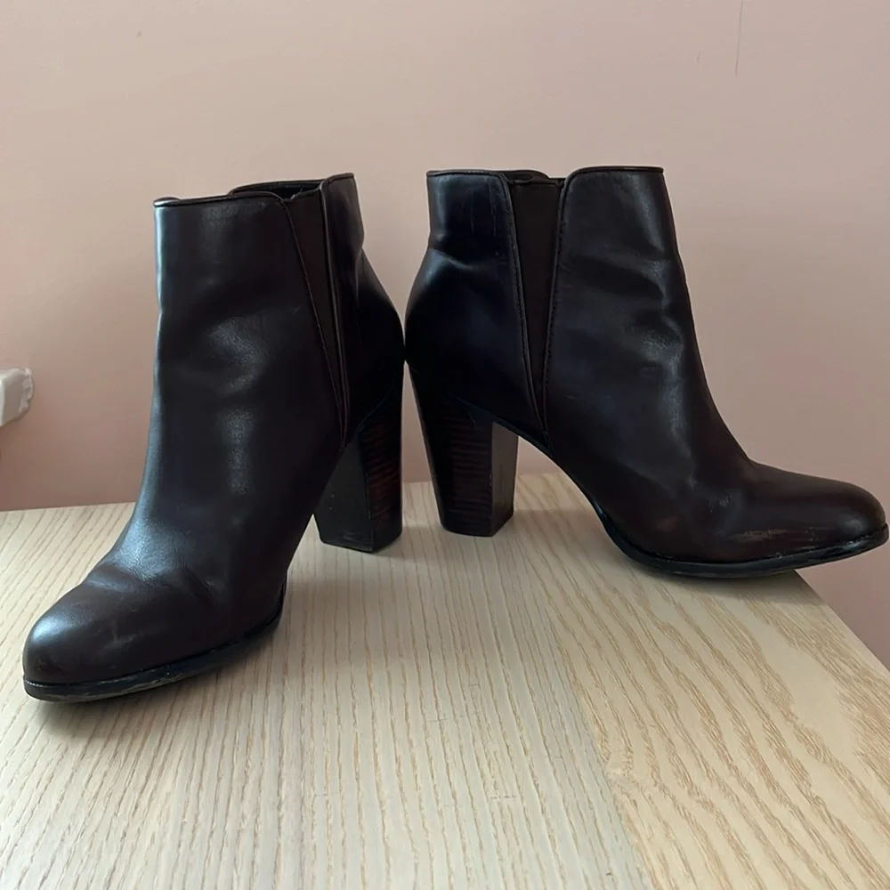 ANN TAYLOR Chestnut Brown Leather Ankle Boots Size 7